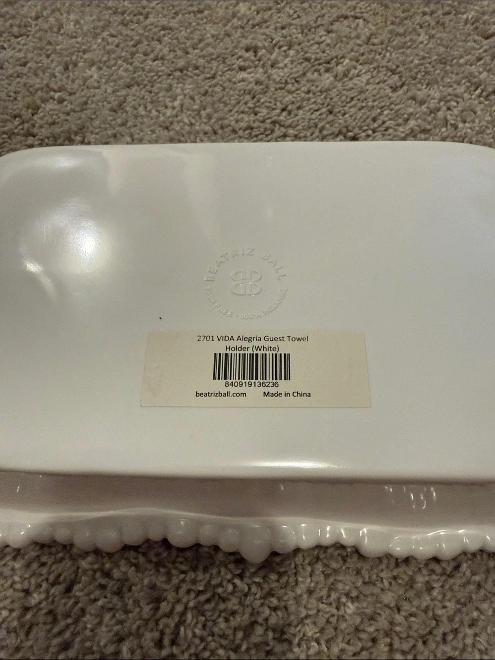 White Beaded Ceramic Algeria guest towel holder